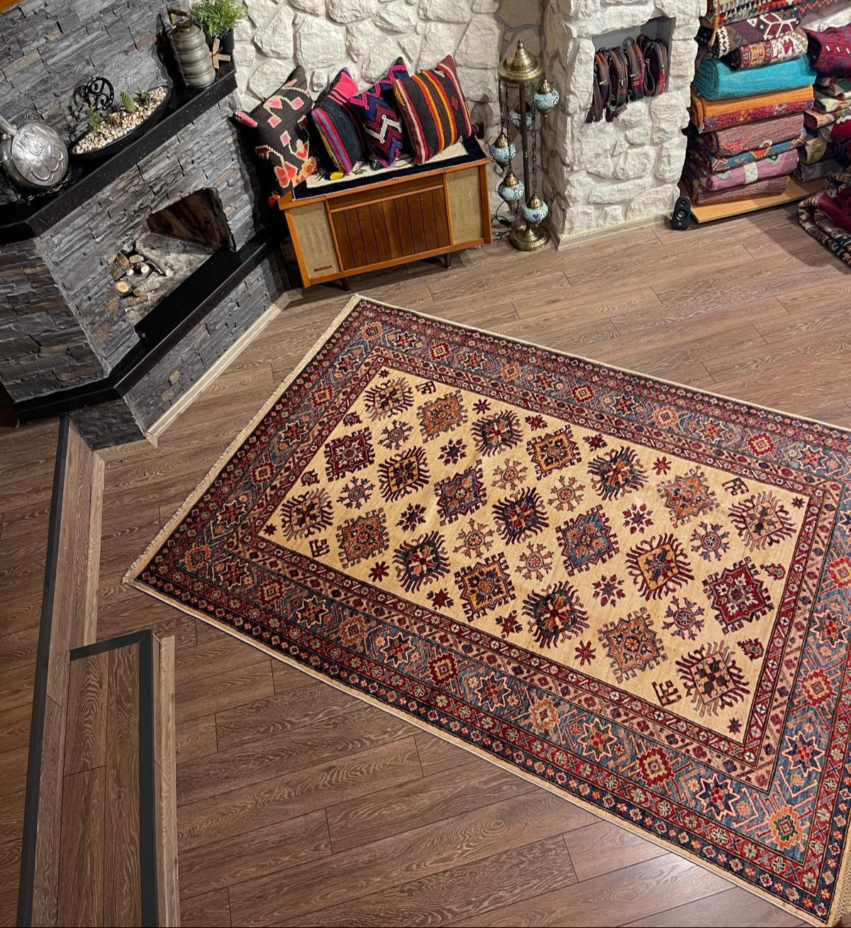 AFGHANISCHER ŞİRVANİ TEPPICH (Handgefertigtes Einzelstück)