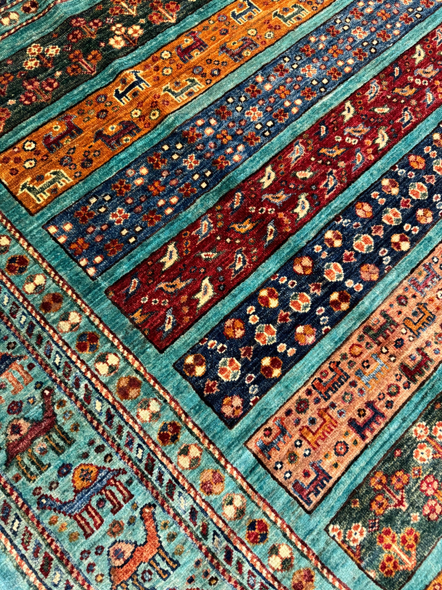 AFGHANSICHER LORREY TEPPICH (Handgefertigtes Einzelstück)