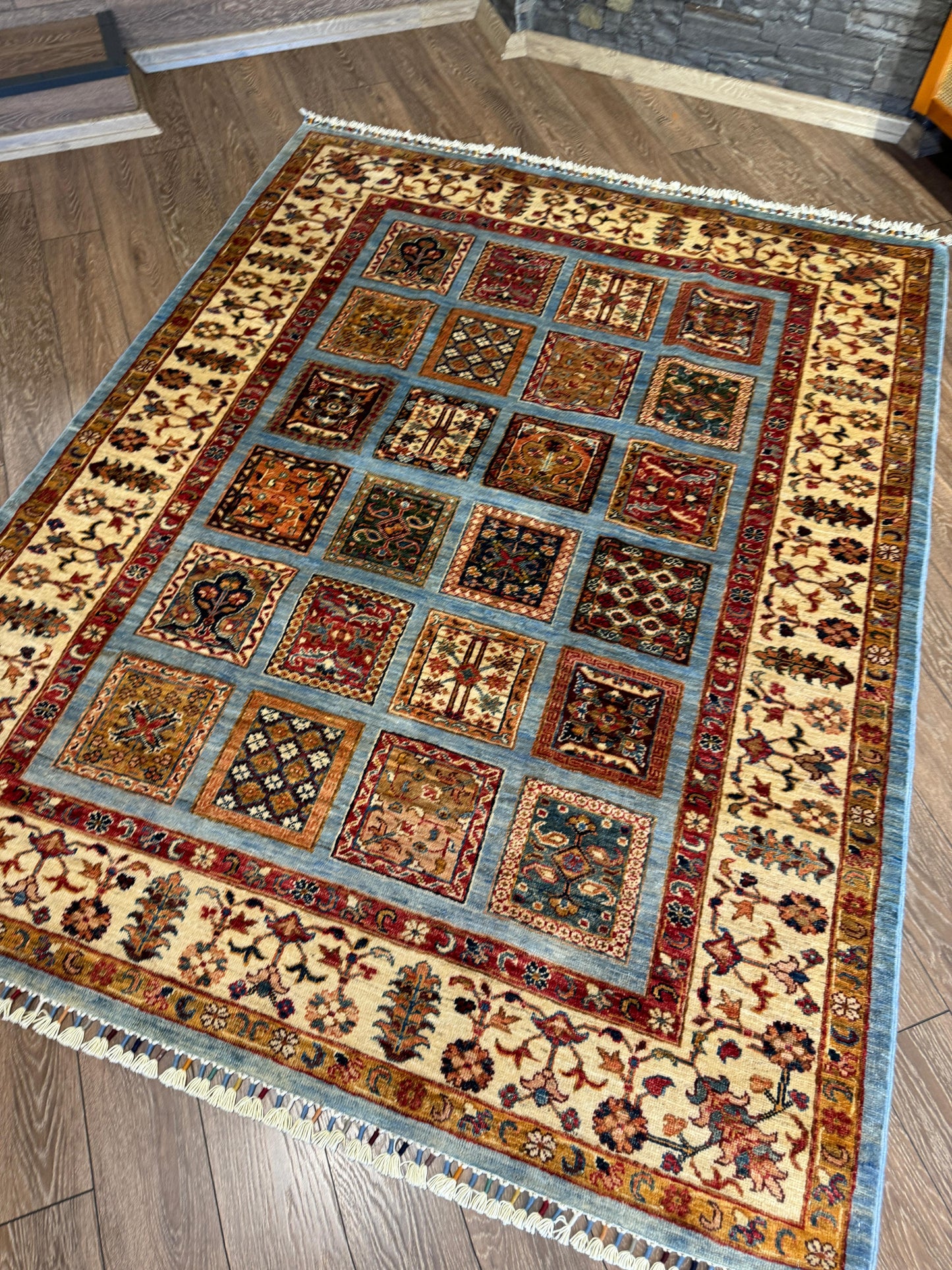 AFGHANISCHER BAHTARII TEPPICH (Handgefertigtes Einzelstück)