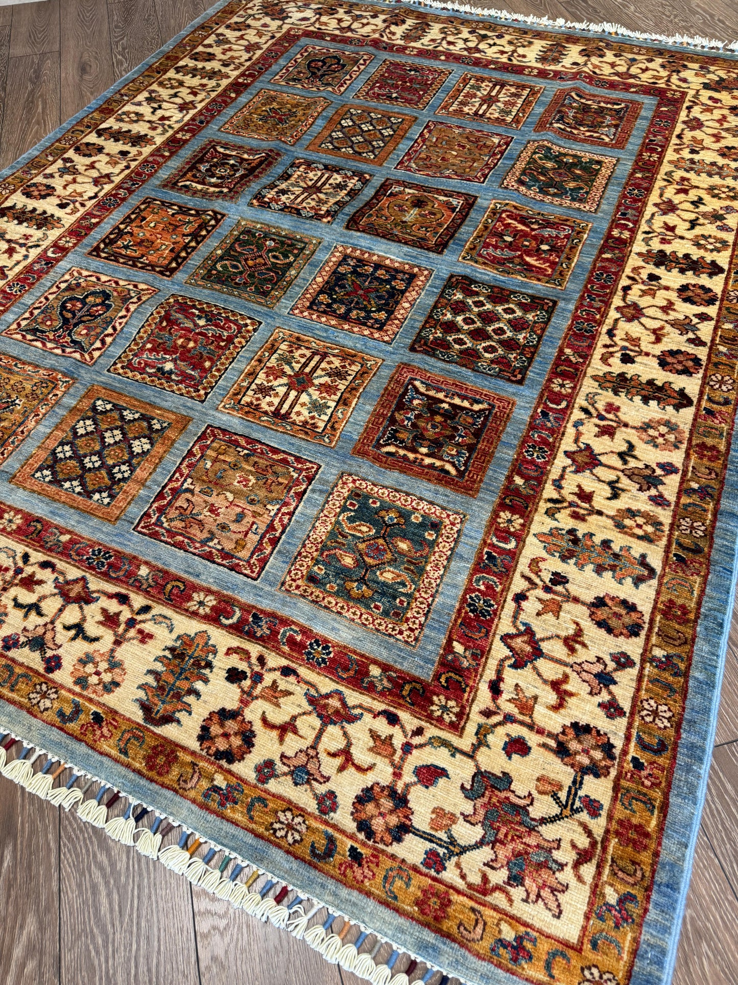 AFGHANISCHER BAHTARII TEPPICH (Handgefertigtes Einzelstück)