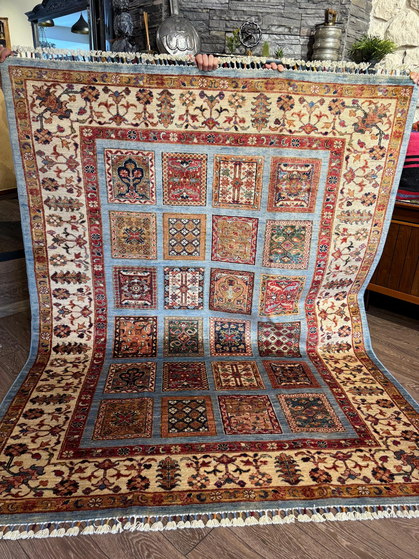 AFGHANISCHER BAHTARII TEPPICH (Handgefertigtes Einzelstück)