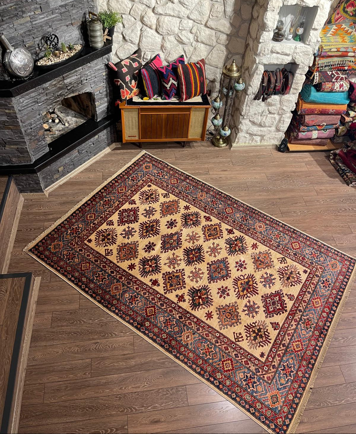 AFGHANISCHER ŞİRVANİ TEPPICH (Handgefertigtes Einzelstück)