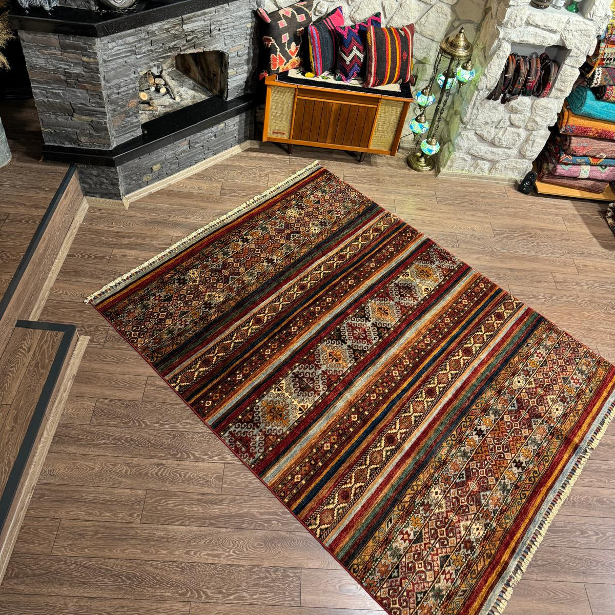 AFGHANISCHER ORJINI TEPPICH (Handgefertigtes Einzelstück)