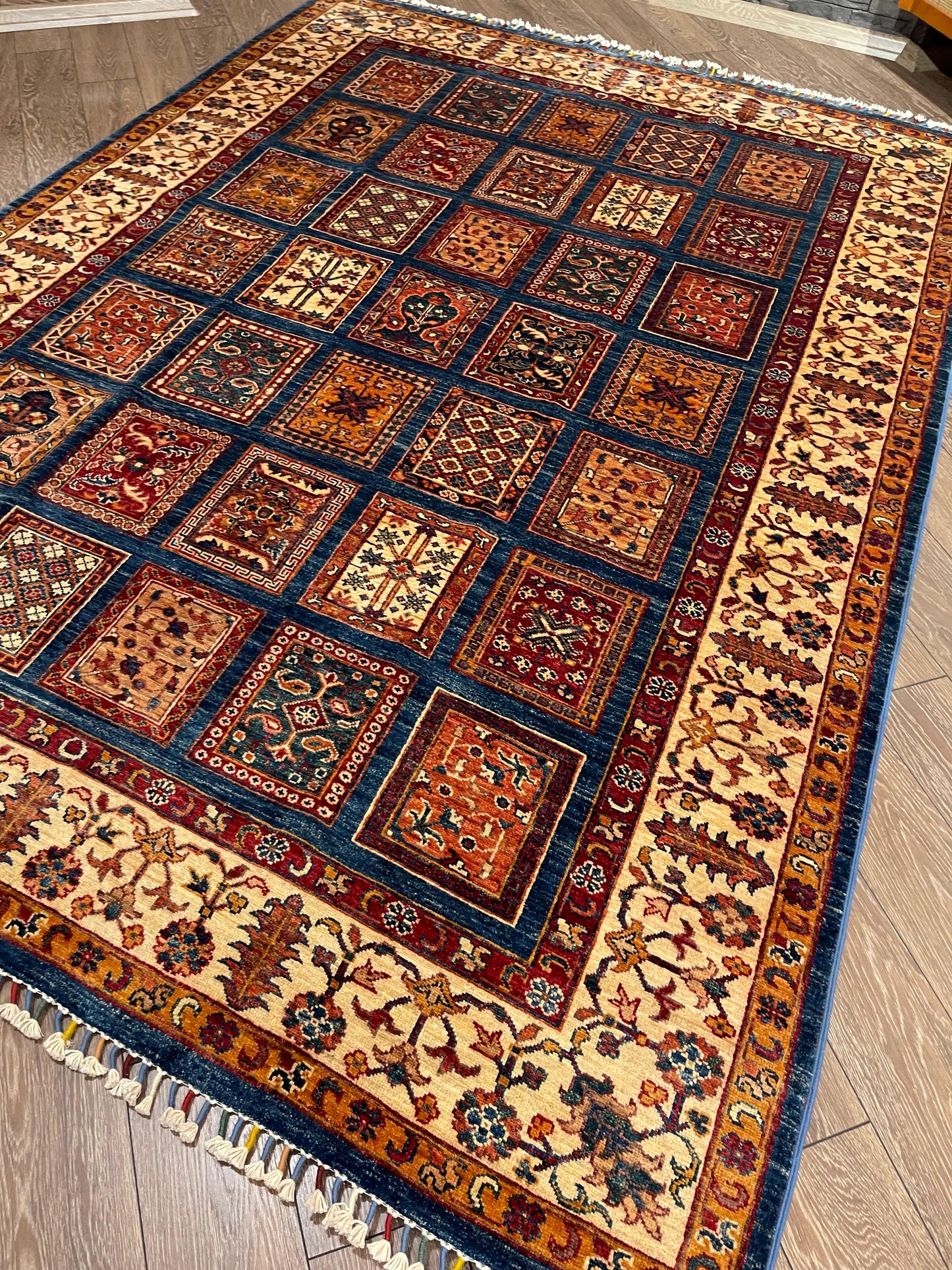 AFGHANISCHER BAHTIYARI TEPPICH (Handgefertigtes Einzelstück)