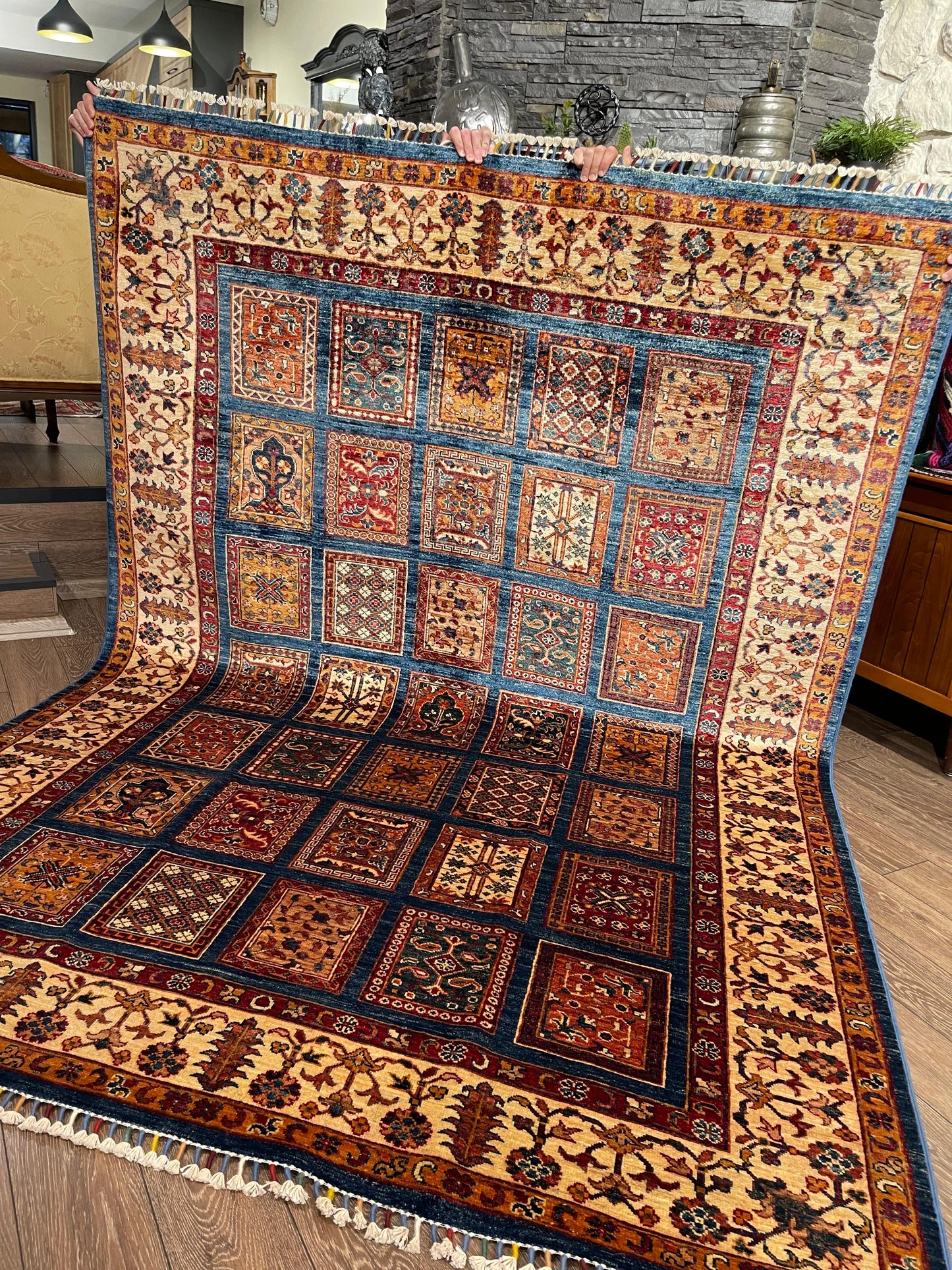 AFGHANISCHER BAHTIYARI TEPPICH (Handgefertigtes Einzelstück)