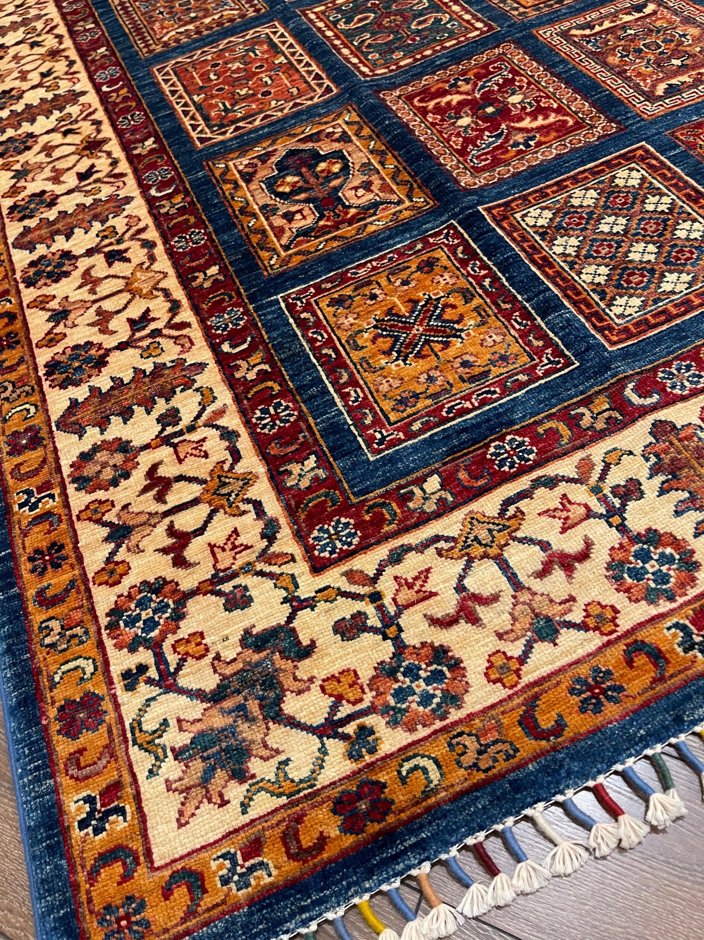 AFGHANISCHER BAHTIYARI TEPPICH (Handgefertigtes Einzelstück)